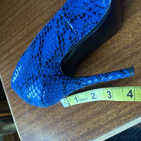 Blue Snakeskin Pattern Stilettos - Picture 6 of 7